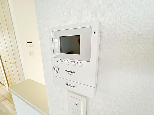 訪問者を確認できるTVモニター付きインターフォンです。