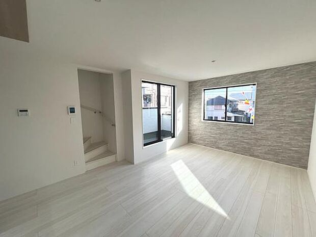 ご家族が集うLDKは約14.8帖の広さ、団らんの空間です。