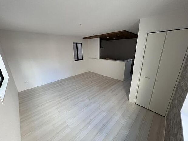 家族団らんの場所としてゆったりと居心地の良いリビングです。