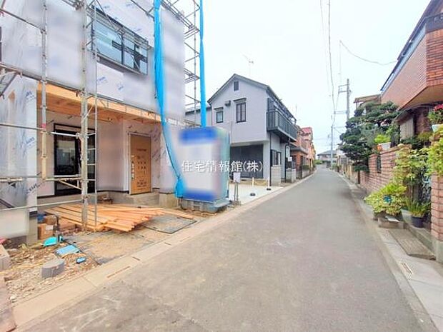 前面道路を含めた現地写真です。