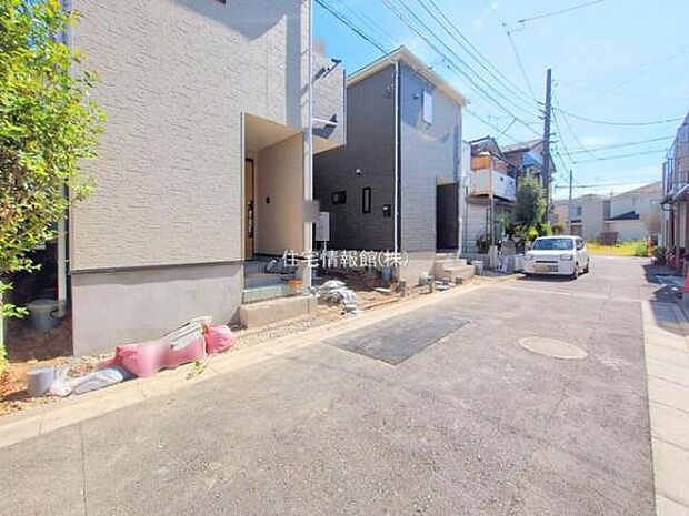 前面道路を含めた現地写真です。