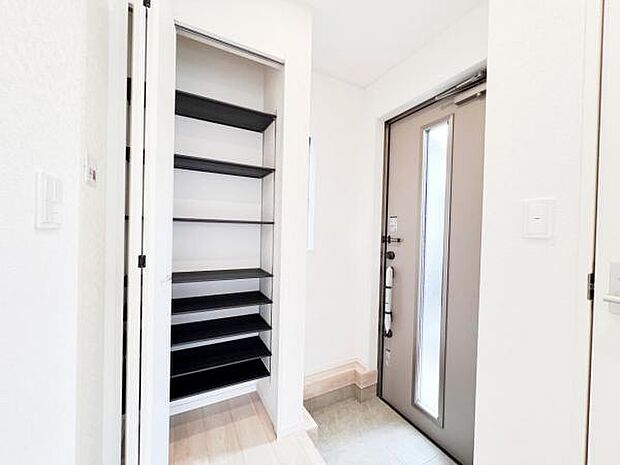 いつも気持ちよくご家族を迎えられる玄関です。