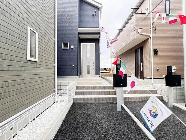 綺麗で明るい玄関でお客様をお迎えいただけます。