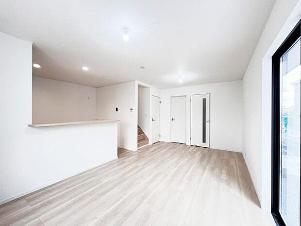 リビングダイニングになります。ご家族そろっての素敵な空間になりそうですね。