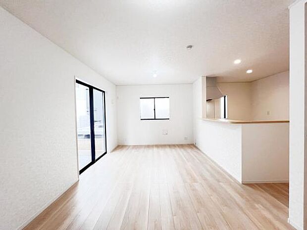 リビングダイニングになります。ご家族そろっての素敵な空間になりそうですね。