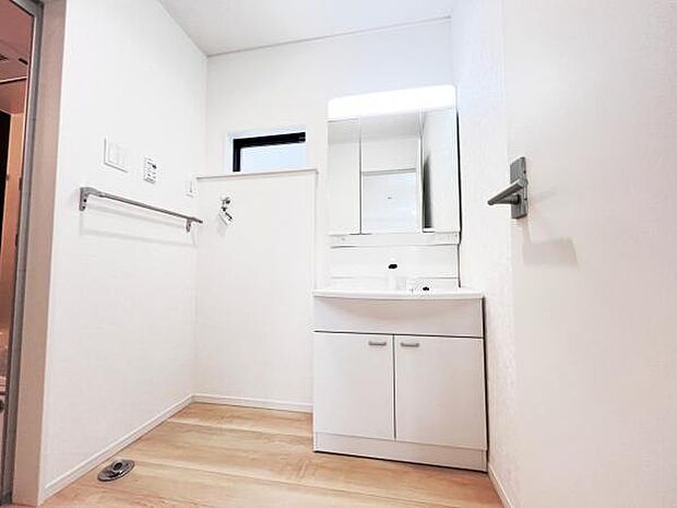 脱衣所は小さなお子様がいるご家庭にも重宝されます。