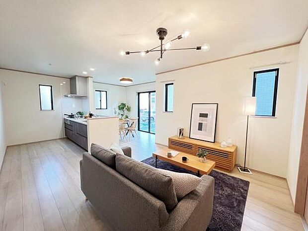 ご家族の温かい時間を演出するダイニングスペースです。