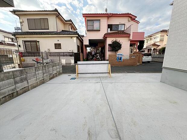 駐車場ももちろん完備しておりますのでお車所有の方にも心強いです。