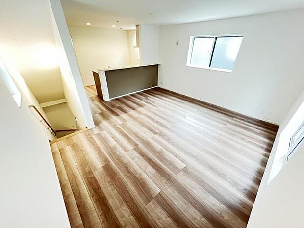 ご家族の温かい時間を演出するダイニングスペースです。