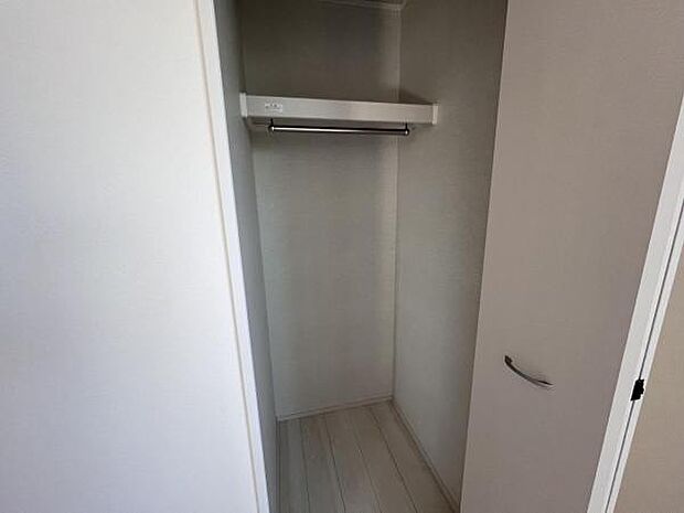 いつでもお部屋をスッキリお使い頂ける収納スペースを設置中の物を確認しやすく取り出しやすい収納スペース