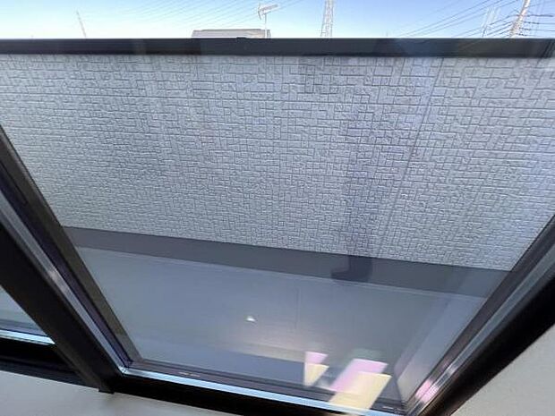 お洗濯ものを気持ち良く太陽の光で干せるのが嬉しいですね開放感あふれる広々としたバルコニーはお洗濯はも