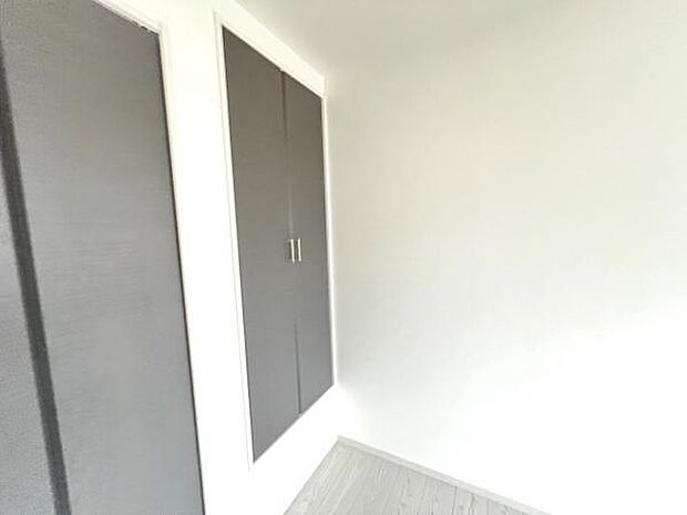 中の物を確認しやすく、取り出しやすい収納スペース。お部屋を広々とお使いいただけます。