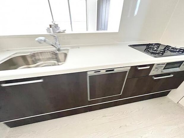 機能性に優れ食器洗乾燥機付のシステムキッチンで忙しい家事をサポートします。