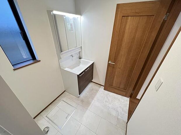 脱衣所は小さなお子様がいるご家庭にも重宝されます。