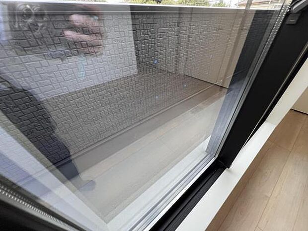 お洗濯ものを気持ち良く太陽の光で干せるのが嬉しいですね開放感あふれる広々としたバルコニーはお洗濯はも