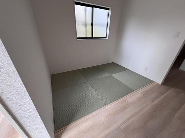 和室スペースです畳のお部屋は寛げる空間ですね一部屋あるとうれしい和室。客間、晩酌、家族団らんなど色々