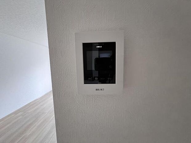 訪問者を確認できるTVモニター付きインターフォンです。