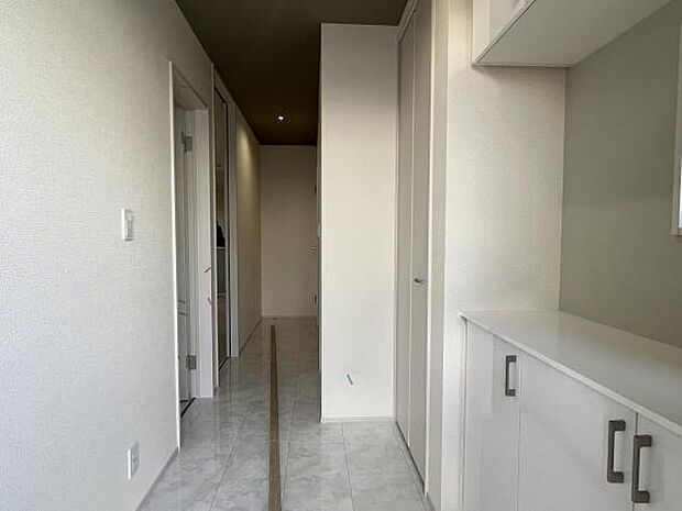 いつも気持ちよくご家族を迎えられる玄関です。綺麗で明るい玄関でお客様をお迎えいただけます。