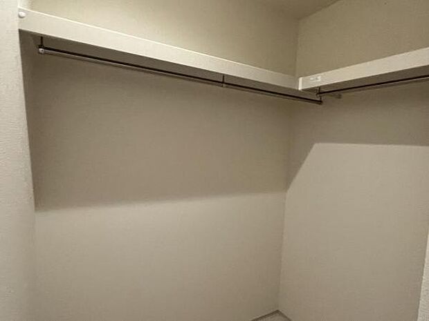 いつでもお部屋をスッキリお使い頂ける収納スペースを設置中の物を確認しやすく取り出しやすい収納スペース