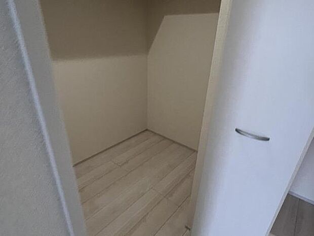 いつでもお部屋をスッキリお使い頂ける収納スペースを設置中の物を確認しやすく取り出しやすい収納スペース