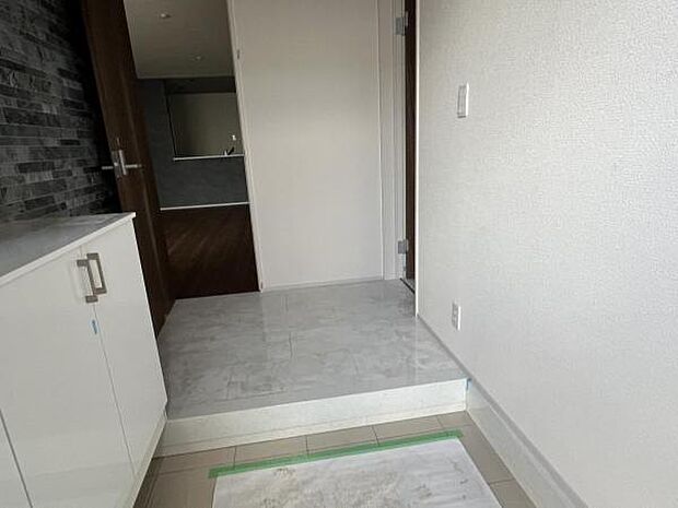 いつも気持ちよくご家族を迎えられる玄関です。綺麗で明るい玄関でお客様をお迎えいただけます。