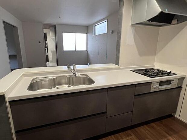 料理の時間が楽しくなるキッチンスペースです作業スペースが広く家事動線をゆったりと確保できるキッチン