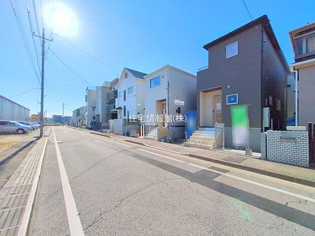 前面道路を含めた現地写真です。