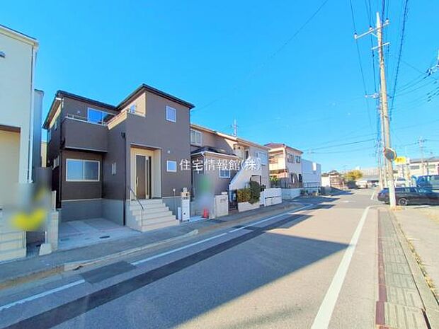 前面道路を含めた現地写真です。