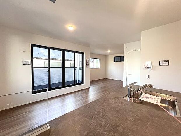 リビングダイニングになります。ご家族そろっての素敵な空間になりそうですね。