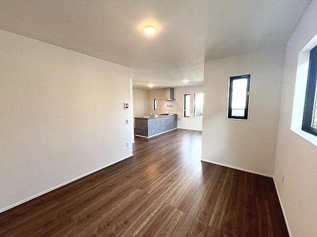 家族とゆったり時間を過ごせるリビングダイニング。