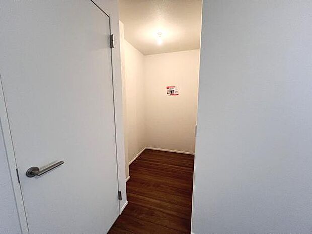 中の物を確認しやすく、取り出しやすい収納スペース。お部屋を広々とお使いいただけます。