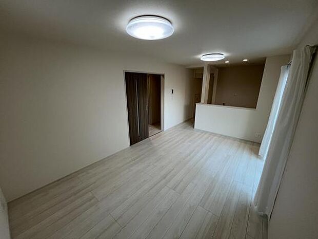 家族団らんの場所としてゆったりと居心地の良いリビングです。