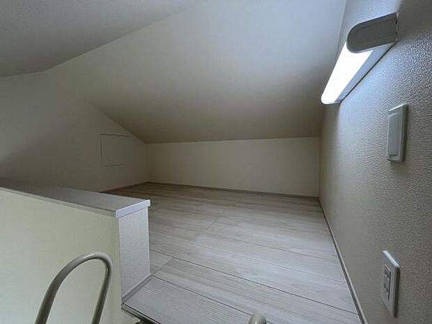 いつでもお部屋をスッキリお使い頂ける収納スペースを設置。