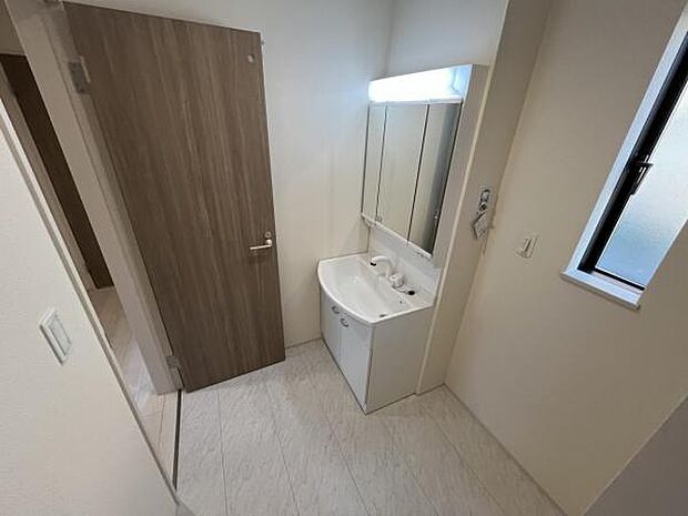 脱衣所は小さなお子様がいるご家庭にも重宝されます。