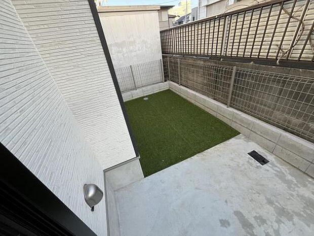 お庭スペースは、ガーデニングやお子様との外遊びなど多彩な用途でお楽しみいただけます。