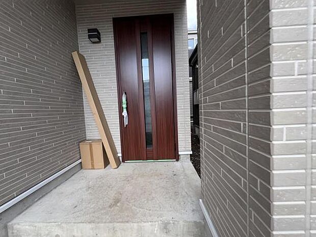 いつも気持ちよくご家族を迎えられる玄関です。綺麗で明るい玄関でお客様をお迎えいただけます。