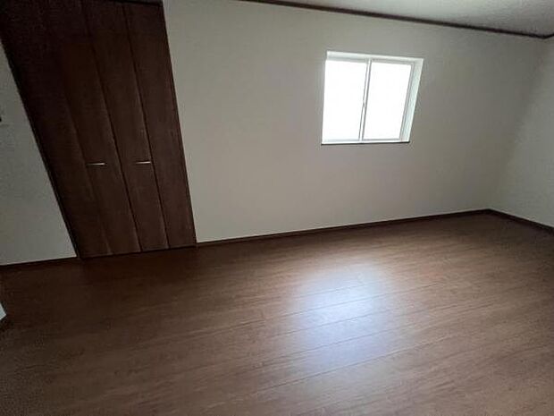 お食事中もキッチンと会話が楽しめるダイニングスペーゆったりとした開放的なダイニングキッチンスペースで