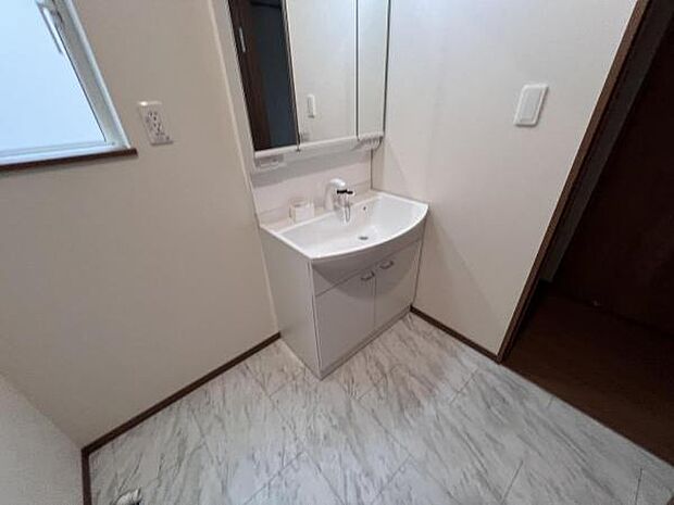 お天気を気にせずお洗濯ができ、室内干し可能です。