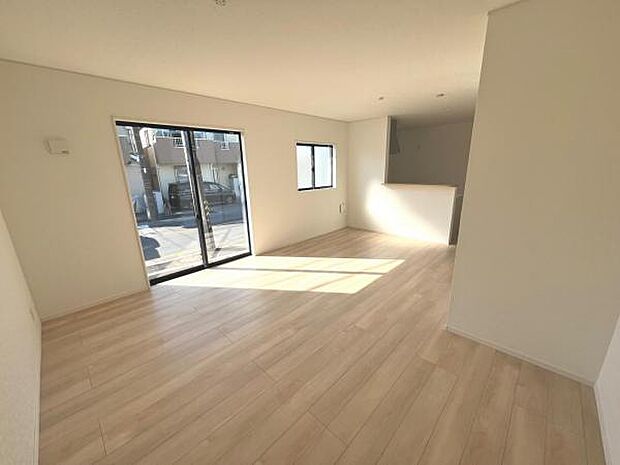 ご家族が集うLDKは約16.3帖の広さ、団らんの空間です。