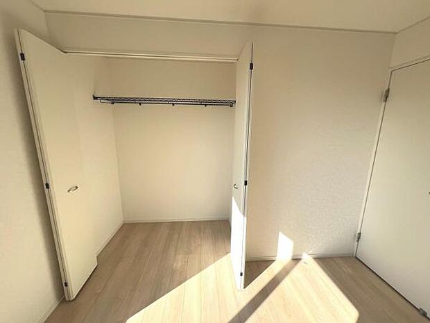 中の物を確認しやすく、取り出しやすい収納スペース。お部屋を広々とお使いいただけます。