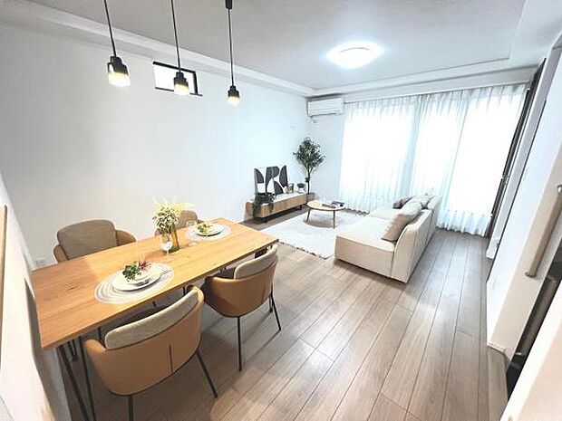 ご家族が集うLDKは約16帖の広さ、団らんの空間です。