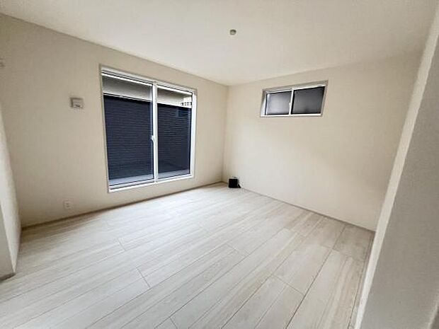 お食事中もキッチンと会話が楽しめるダイニングスペーゆったりとした開放的なダイニングキッチンスペースで