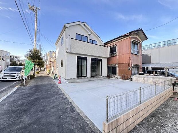 前面道路を含めた現地写真です。ぜひ周辺環境も併せてご覧ください。