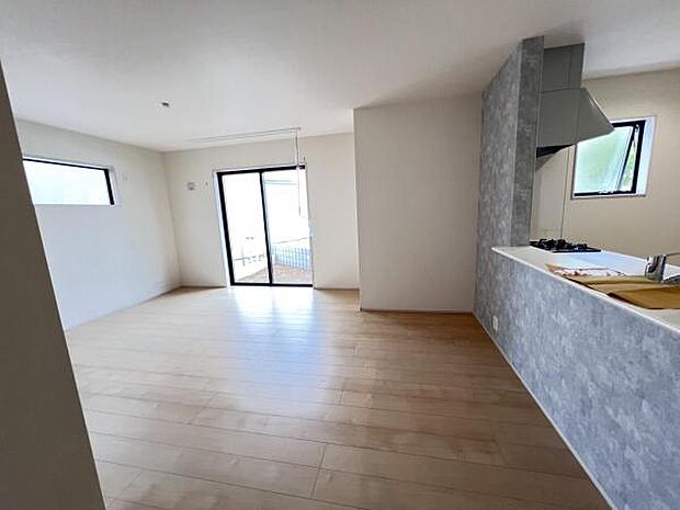 リビングダイニングになりますご家族そろっての素敵な空間になりそうですね暖かな日差しが差し込むリビング