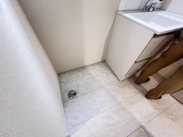 洗面化粧台です。朝の身支度から1日が始まります。収納力と機能性に優れたお手入れラクラク洗面化粧台です