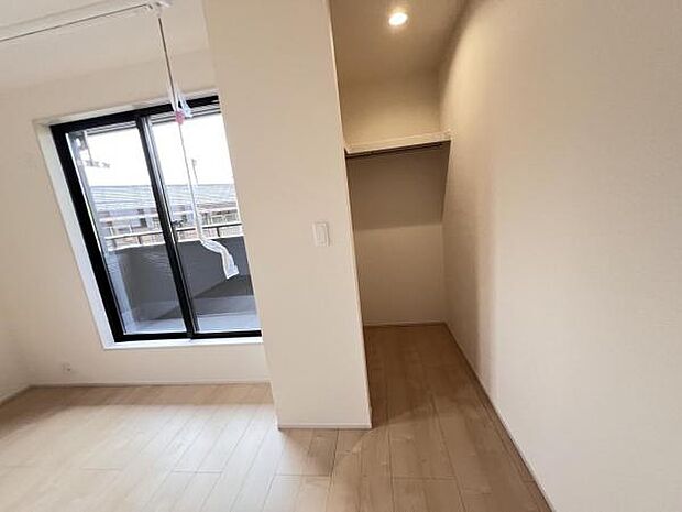 いつでもお部屋をスッキリお使い頂ける収納スペースを設置中の物を確認しやすく取り出しやすい収納スペース