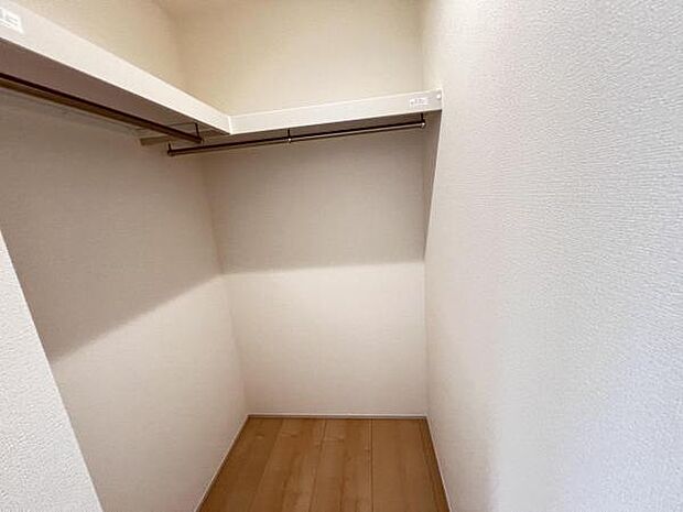 いつでもお部屋をスッキリお使い頂ける収納スペースを設置中の物を確認しやすく取り出しやすい収納スペース