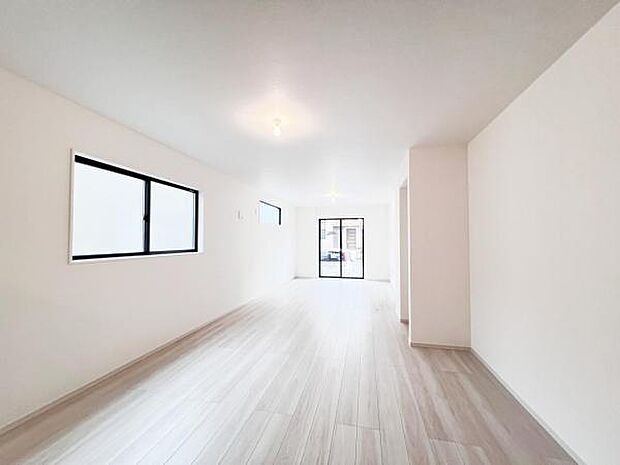 リビングダイニングになります。ご家族そろっての素敵な空間になりそうですね。