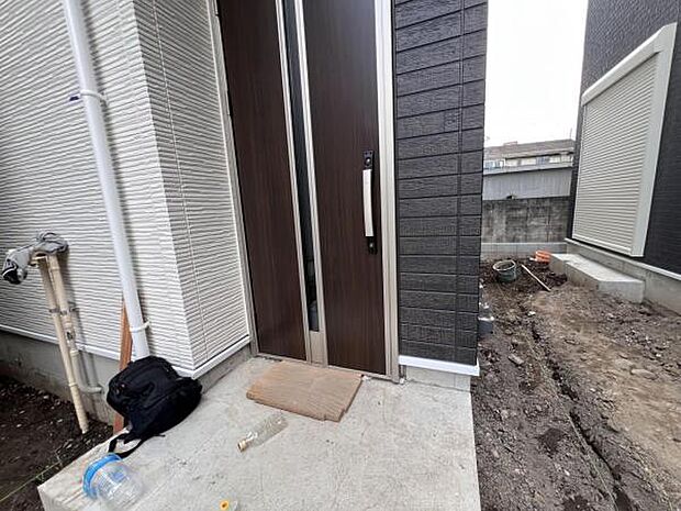 いつも気持ちよくご家族を迎えられる玄関です。綺麗で明るい玄関でお客様をお迎えいただけます。