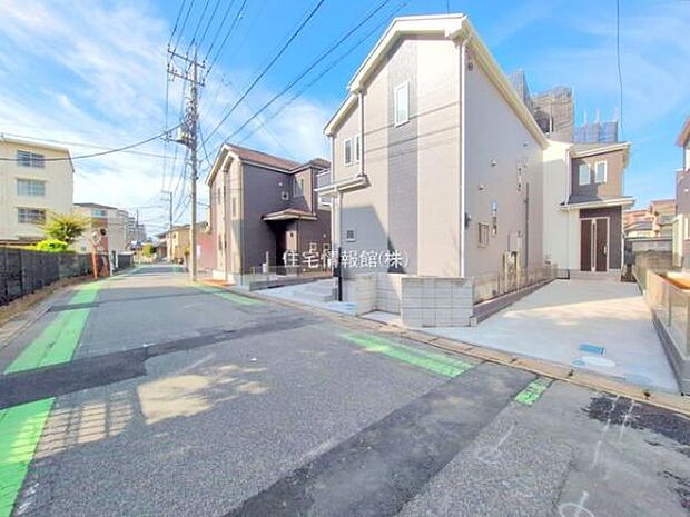 前面道路を含めた現地写真です。